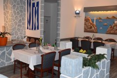 Gastraum mit Blick auf die Theke